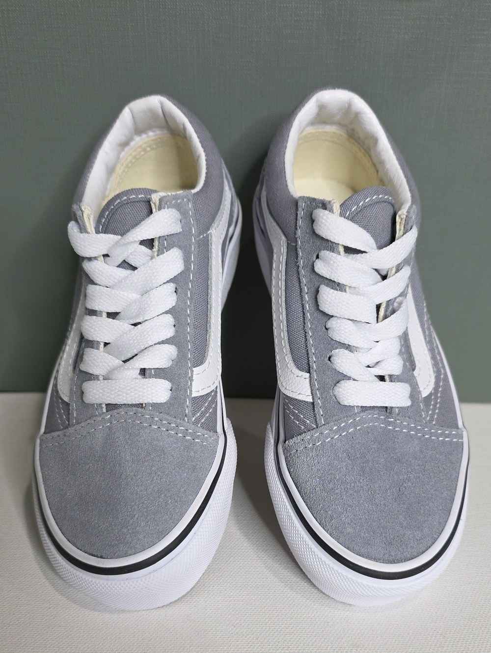 Vans Kids Old Skool Gray & White Sneakers Suede Low Top Size US 11.5 Kids